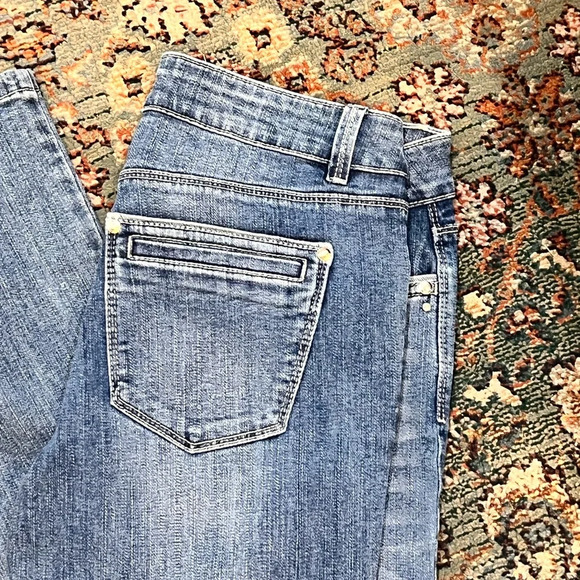 FINAL PRICE NWT White House Black Market Skinny Flared Jeans - Picture 4 of 14